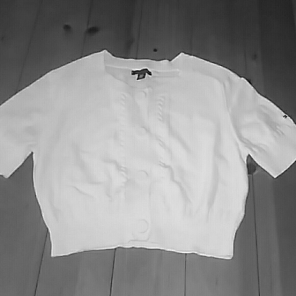 Tommy Hilfiger Tops - Final PriceTommy Hilfiger Crop Top